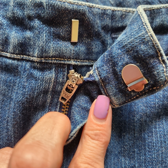 Women's High Sierra Medium Wash Denim Skirt Decorative Back Pocket Size 10 - Picture 3 of 5